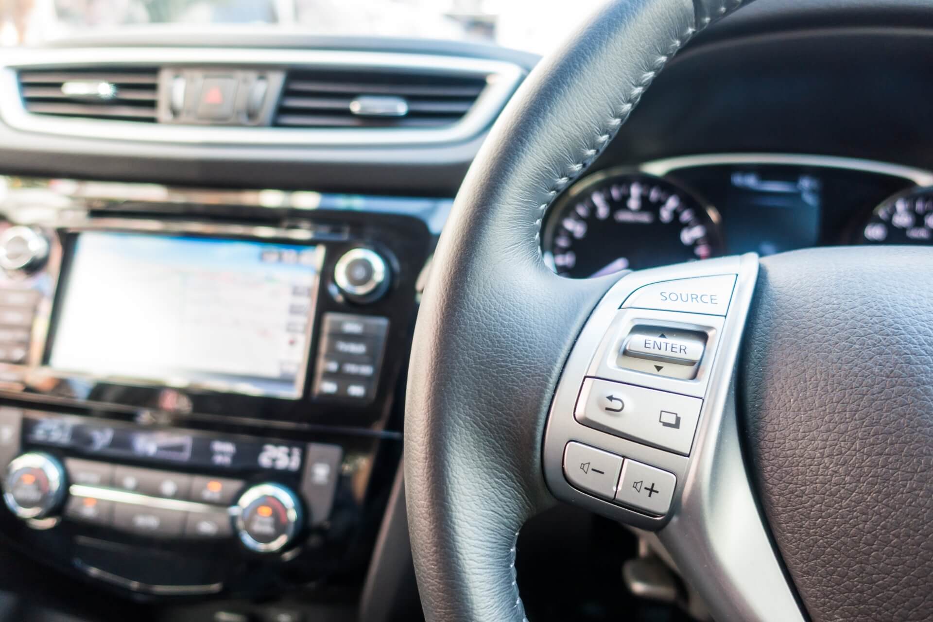 ナビ・ドラレコ・ETC・バックカメラ・スマホホルダー・Bluetooth標準搭載